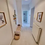 Our Home-fully Renovated And By The Sea * ニキティ