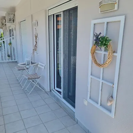 Lägenhet Our Home-fully Renovated And By The Sea
