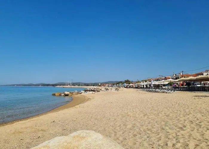 Our Home-fully Renovated And By The Sea Апартаменты *