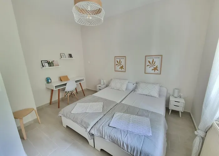 Our Home-fully Renovated And By The Sea Апартаменты *
