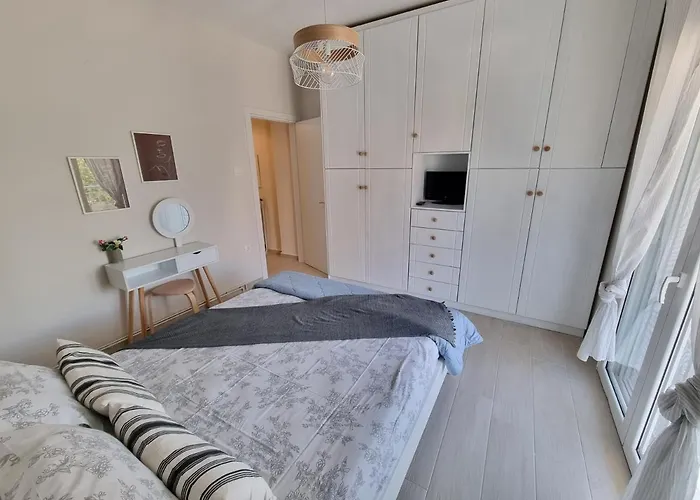Апартаменты Our Home-fully Renovated And By The Sea Никити