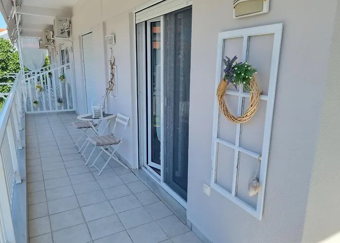 Апартаменты Our Home-fully Renovated And By The Sea